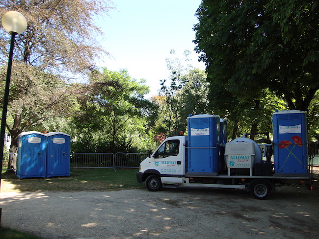 Toilette dans la nature développement durable allomat