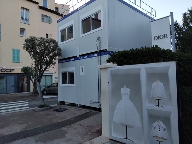 Installation modulaire Allomat pour chantier Dior à Saint-Tropez