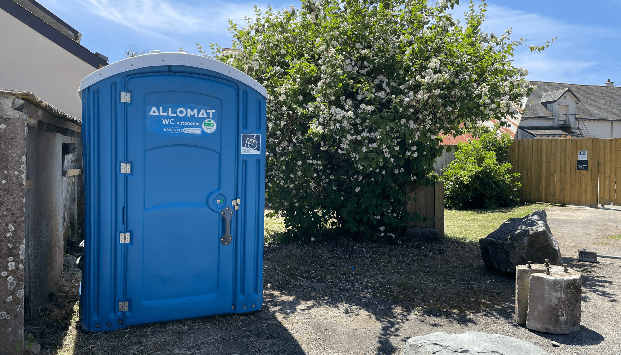 Toilettes autonomes PMR HANDISAN Allomat