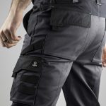 Pantalon de travail avec poches arrière et poche latérale multifonction