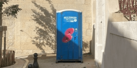 Toilette autonome Sanilux Allomat en utilisation sur site