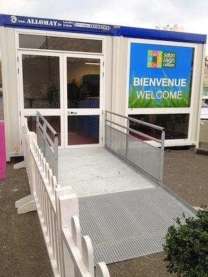 Module d'accueil Allomat avec rampe d'accès PMR pour le Salon de l'Agriculture.