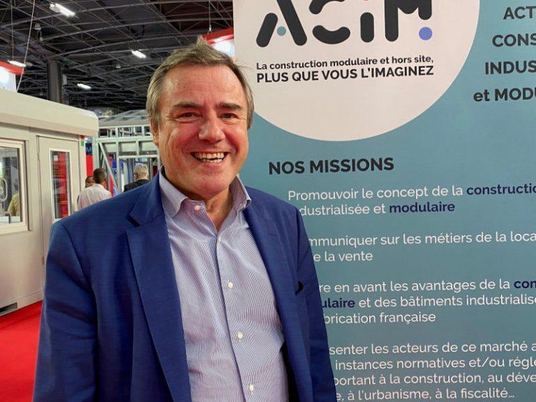 Portrait d'un professionnel du secteur (ACIM), spécialiste de la location sanitaire mobile et de la construction modulaire.