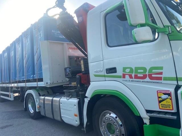 Flotte RBE et Allomat : transport de WC chimiques Volvo 420